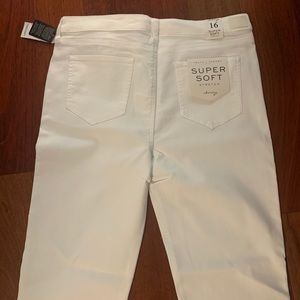 NWT Truth and Theory White Pants
